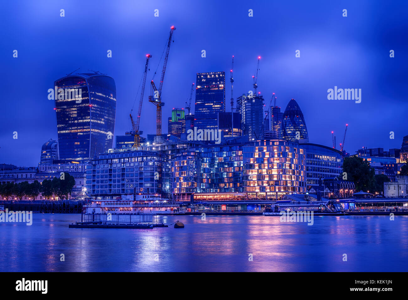 Londres, Royaume-Uni : gratte-ciel du centre-ville de tamise Banque D'Images