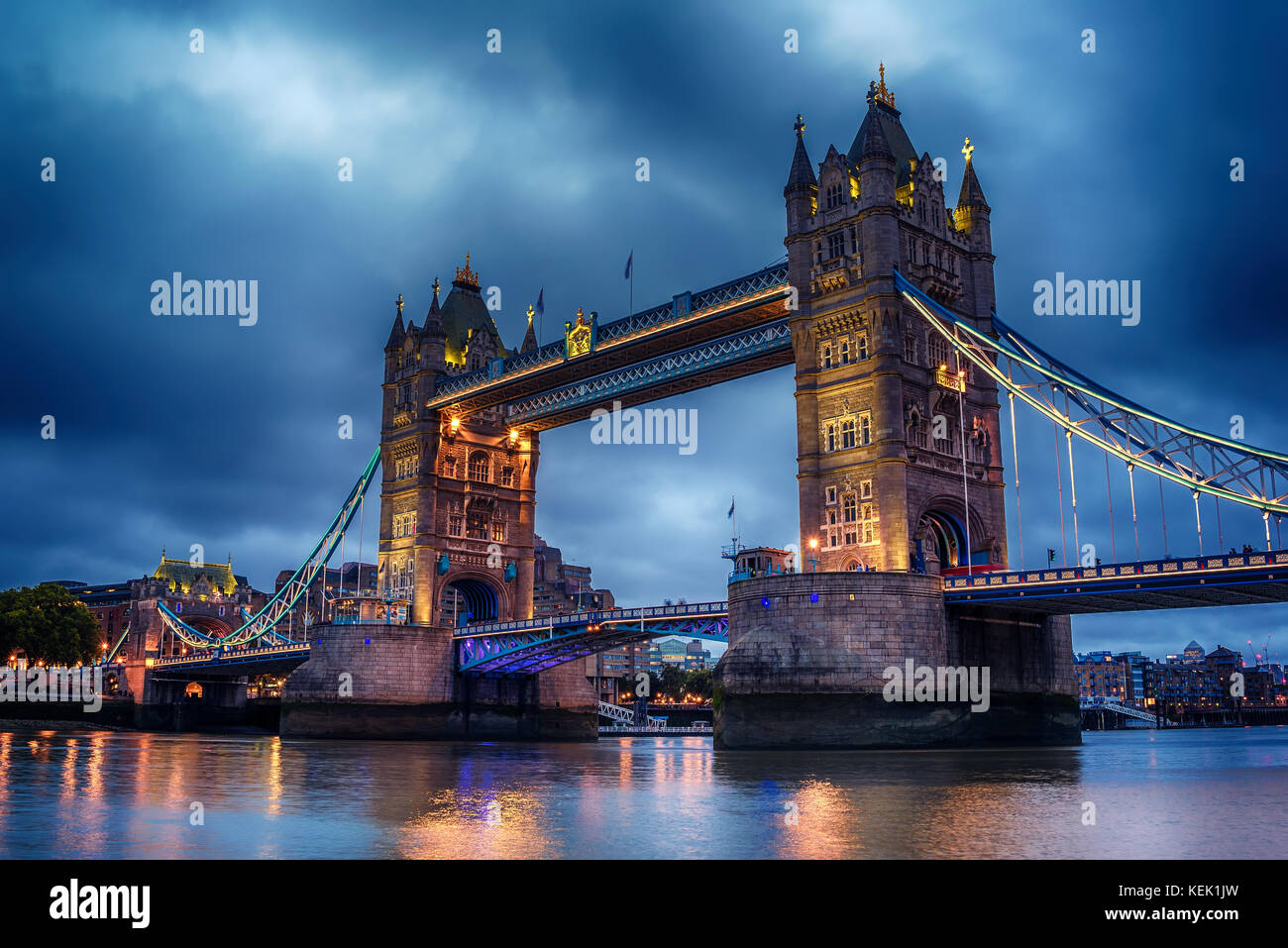 Londres, Royaume-Uni : Tower bridge sur la tamise Banque D'Images