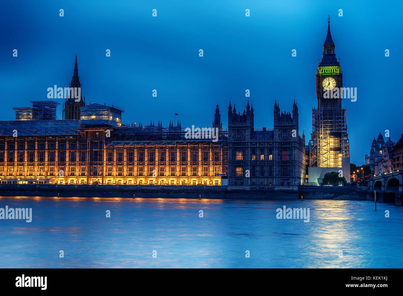Londres, Royaume-Uni : le palais de Westminster avec Big Ben, elizabeth tower, vu de l'autre côté de la rivière Thames Banque D'Images