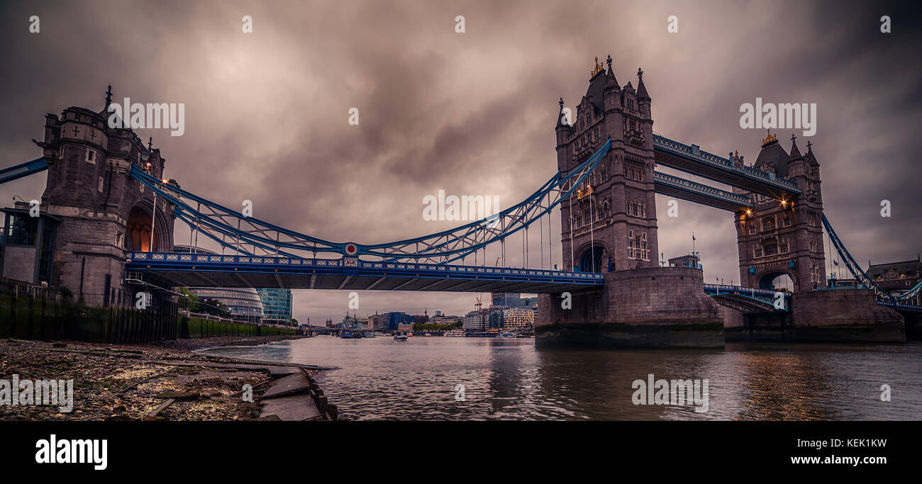 Londres, Royaume-Uni : Tower bridge sur la tamise Banque D'Images