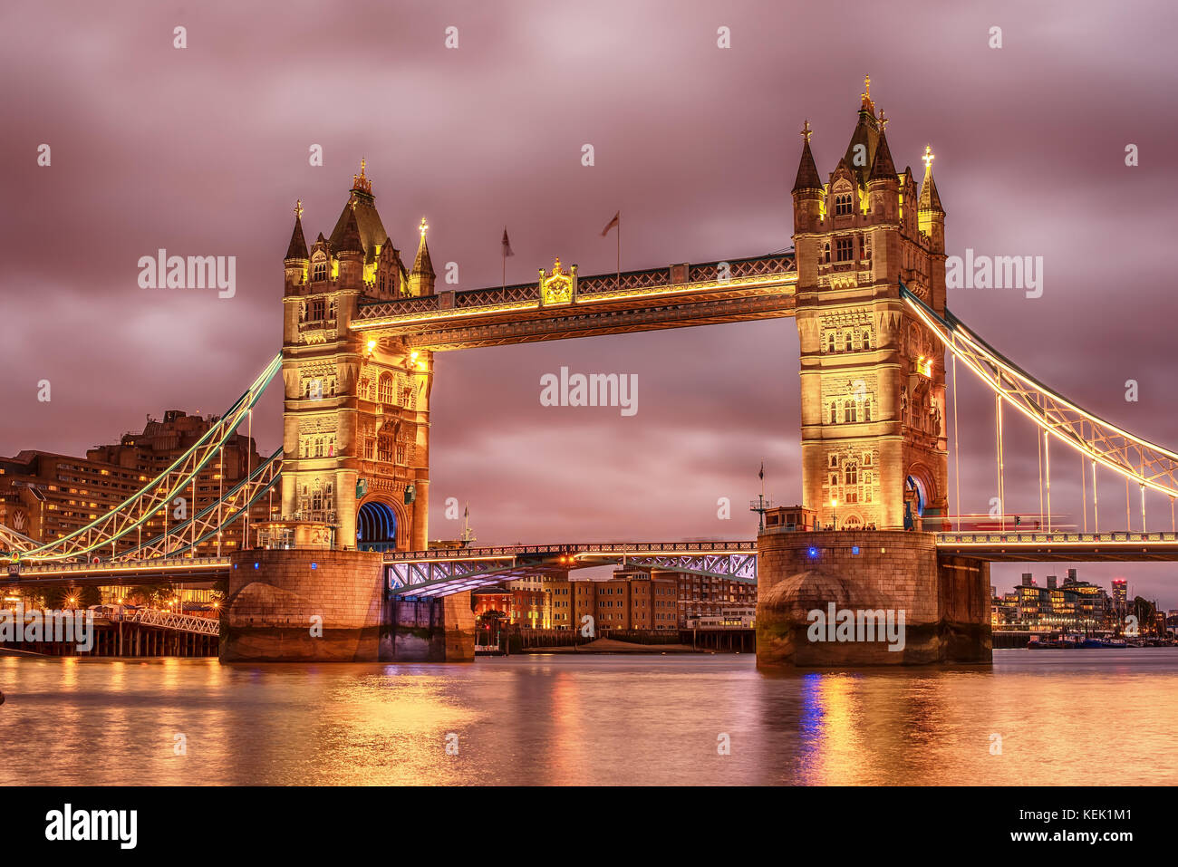 Londres, Royaume-Uni : Tower bridge sur la tamise Banque D'Images