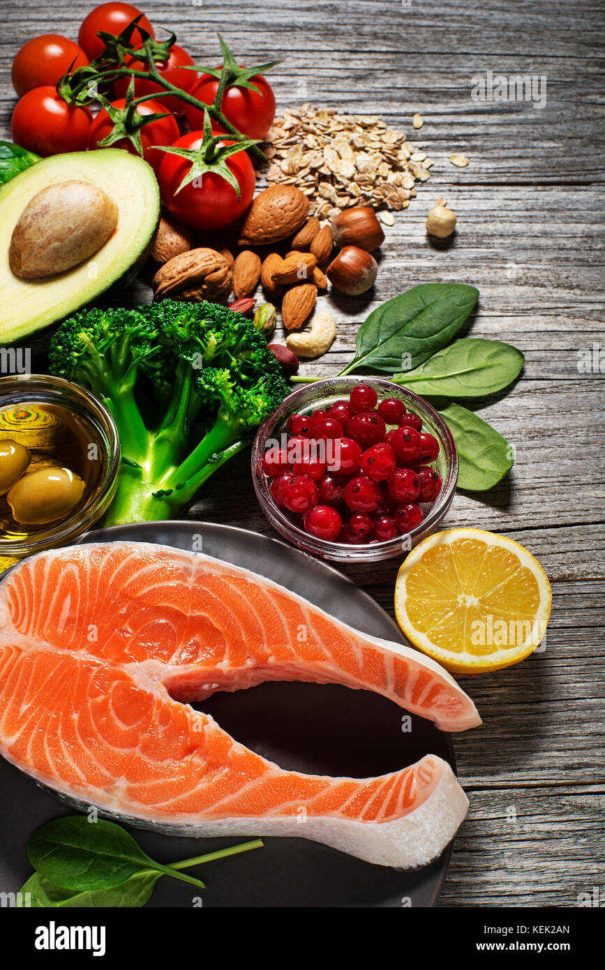 Melange De Nourriture Saine Avec Des Poissons Saumon Coeur Concept Photo Stock Alamy Melange De Nourriture Saine Avec Des Poissons Saumon Coeur Concept Photo Stock Alamy