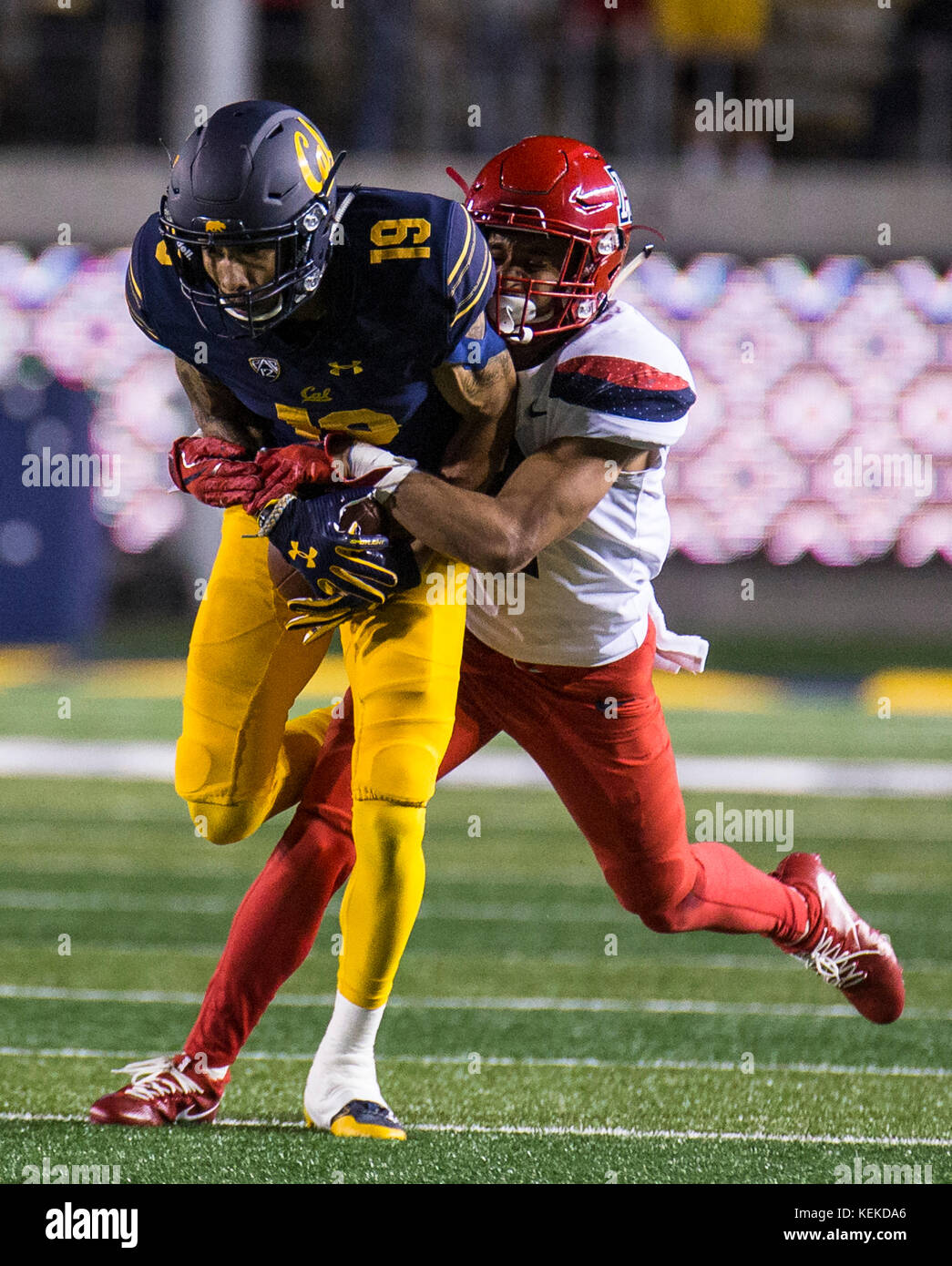 California Memorial Stadium. 21 Oct, 2017. États-unis Californie wide receiver Brandon Singleton (19) avait 3 captures pour 32 yards lors de la NCAA Football match entre Arizona Wildcats et le California Golden Bears 45-44 perdus en double prolongation à la California Memorial Stadium. James Thurman/CSM/Alamy Live News Banque D'Images