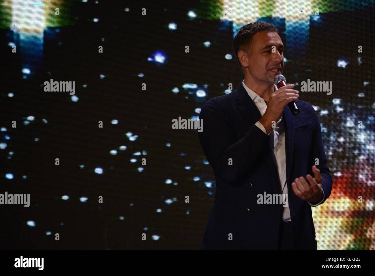 L'acteur italien Raoul Bova a reçu par le styliste Alessandra Rinaudo le prix de l'acteur le plus aimé par une femme italienne à Mostra d'Oltremare (Naples). Banque D'Images