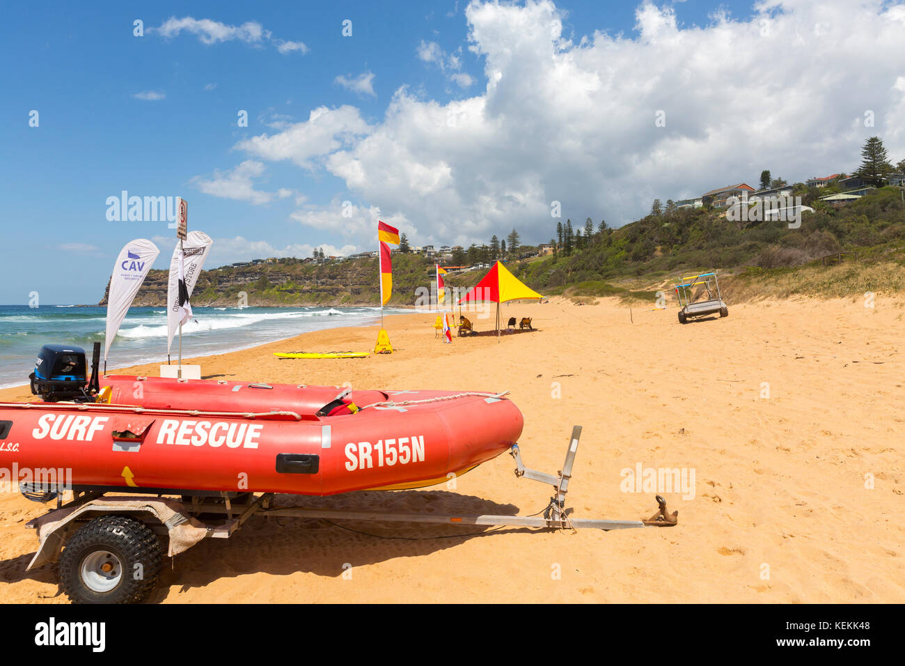 Surf Surf et sauvetage sur plage Bungan lifesavers dans plages du nord de Sydney, Nouvelle Galles du Sud, Australie Banque D'Images