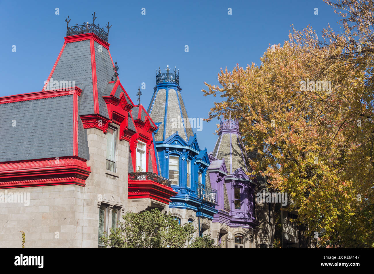 Montréal, ca - 21 octobre 2017 : victorian maisons colorées dans square saint Louis en automne Banque D'Images