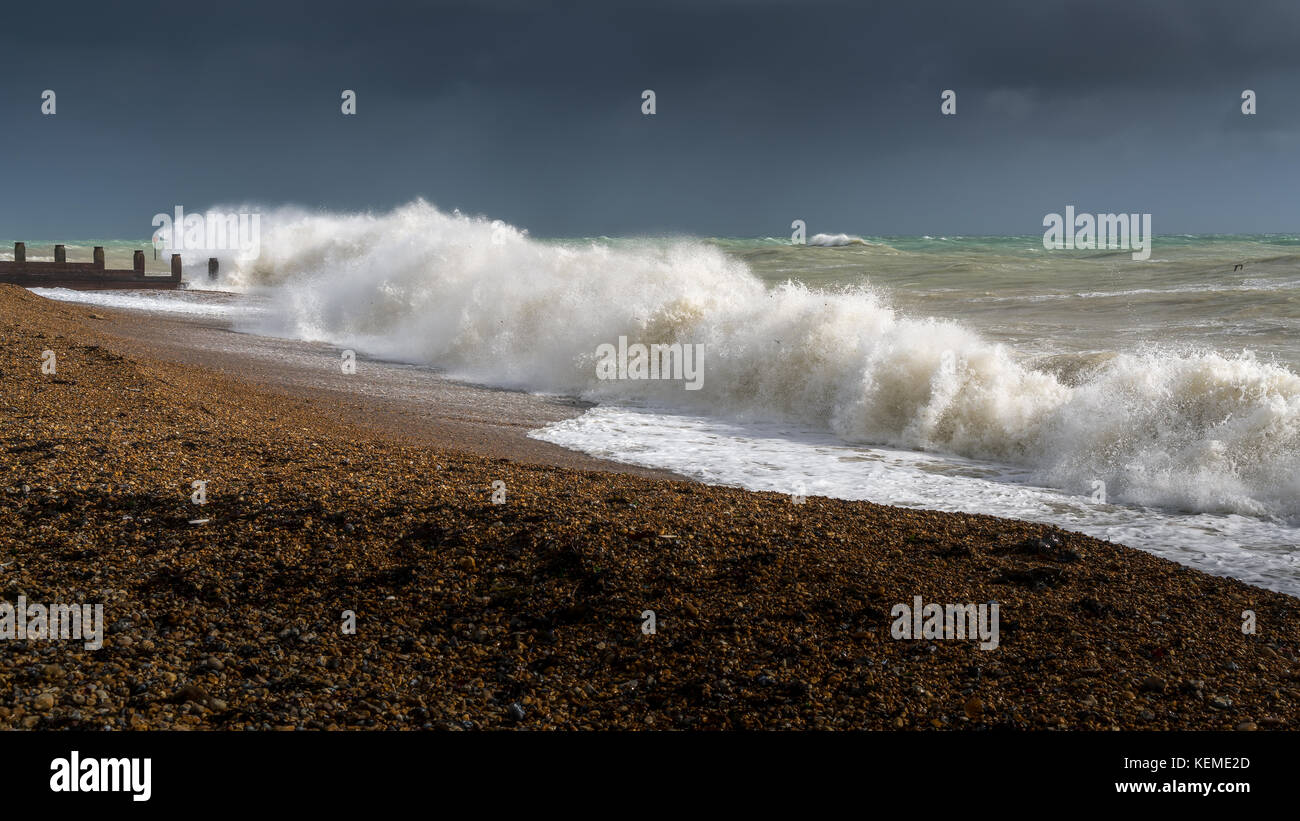 EASTBOURNE, East Sussex/UK - 21 OCTOBRE : Fin de course passé Brian Storm Front de mer d'Eastbourne East Sussex le 21 octobre 2017 Banque D'Images