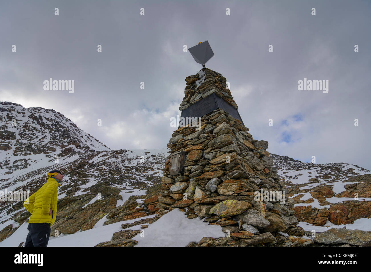 Similaun Ötzi (Iceman, homme, l'homme de Hauslabjoch, l'Iceman tyrolien, Hauslabjoch momie) près de memorial Tisenjoch, Schnals, Vinschgau, Bozen (Südt Banque D'Images