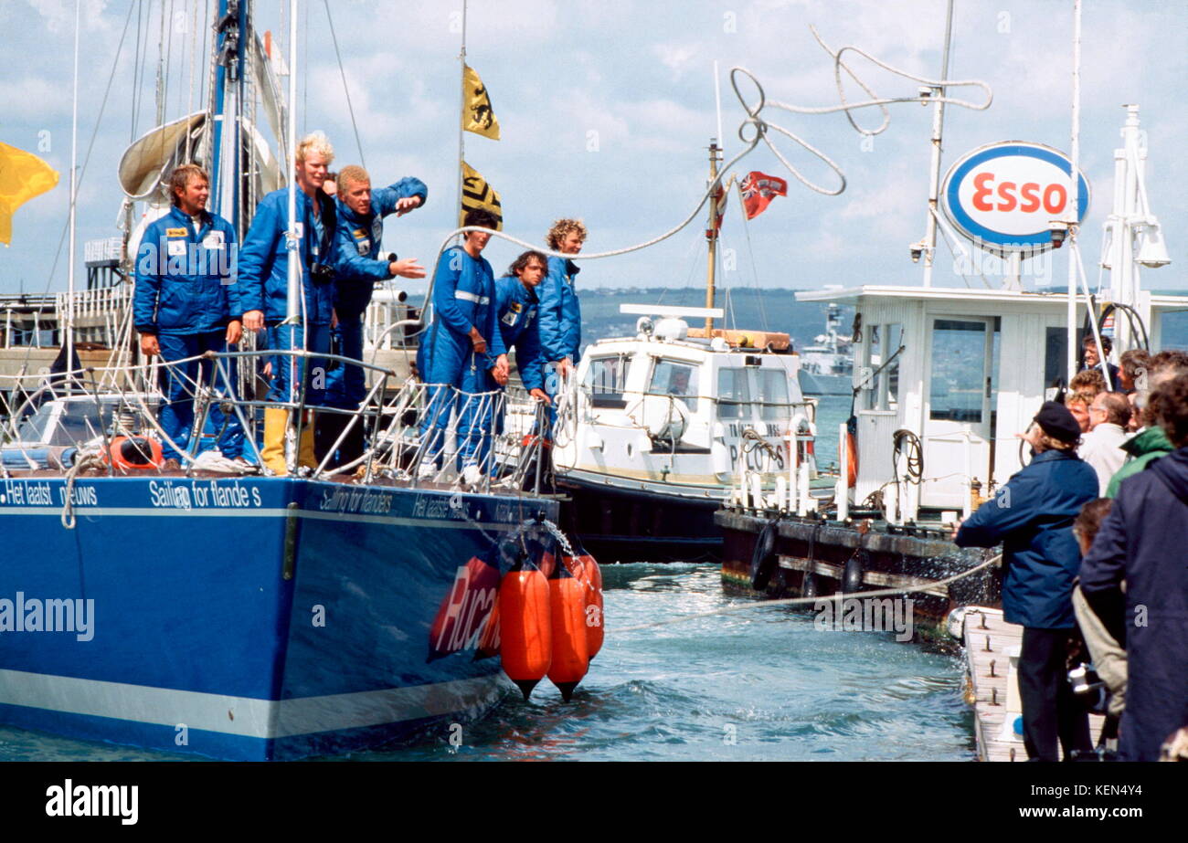 AJAXNETPHOTO. 14 MAI 1986. GOSPORT, ANGLETERRE - WHITBREAD AUTOUR DE LA COURSE MONDIALE - RUCANOR ARRIVE À LA FIN DE LA JAMBE FINALE. PHOTO:JONATHAN EASTLAND/AJAX REF:62403 3 Banque D'Images