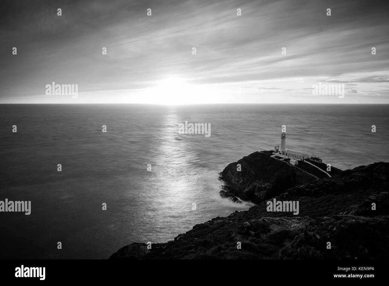 Phare de south stack au coucher du soleil, l'île sainte, Anglesey, Pays de Galles Banque D'Images