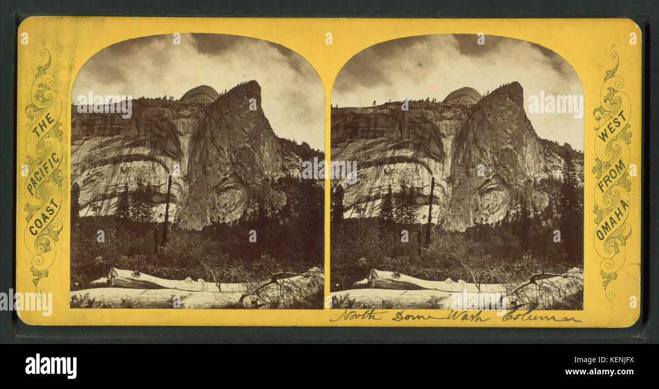 Portrait photographique du gendarme à cheval Willshire en uniforme complet, probablement d'une force de police coloniale ou nationale, assis à cheval et équipé de matériel de service. Banque D'Images