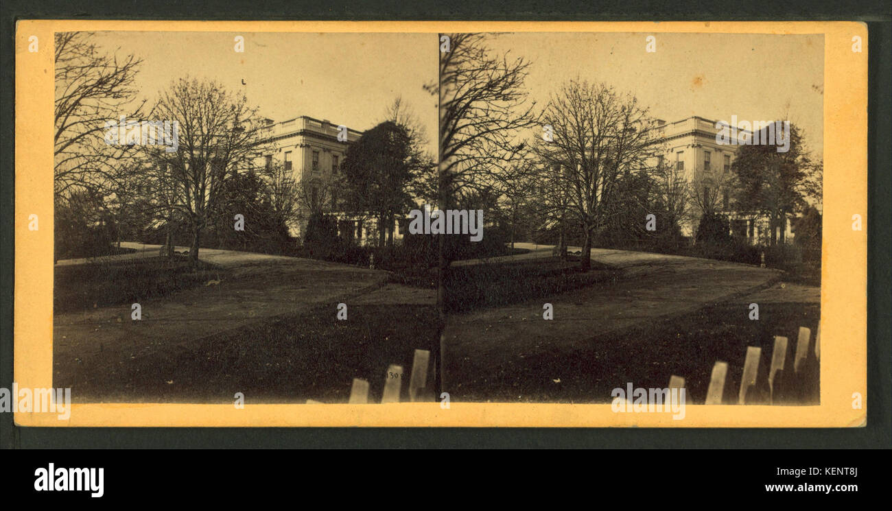 Cette photographie, prise par E. & H.T. Anthony, représente le côté sud du parc de la Maison Blanche, mettant en valeur les jardins et l’architecture du domaine. L'image capture un moment dans l'histoire de la résidence présidentielle américaine. Banque D'Images Cette photographie, prise par E. & H.T. Anthony, représente le côté sud du parc de la Maison Blanche, mettant en valeur les jardins et l’architecture du domaine. L'image capture un moment dans l'histoire de la résidence présidentielle américaine. Banque D'Images