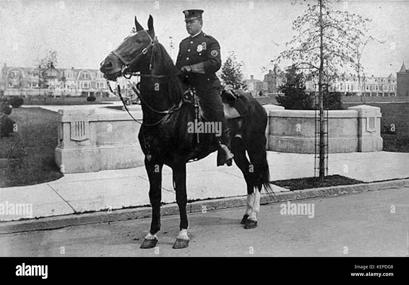 1912 Allentown policier à cheval devant le parc de l'Ouest Banque D'Images