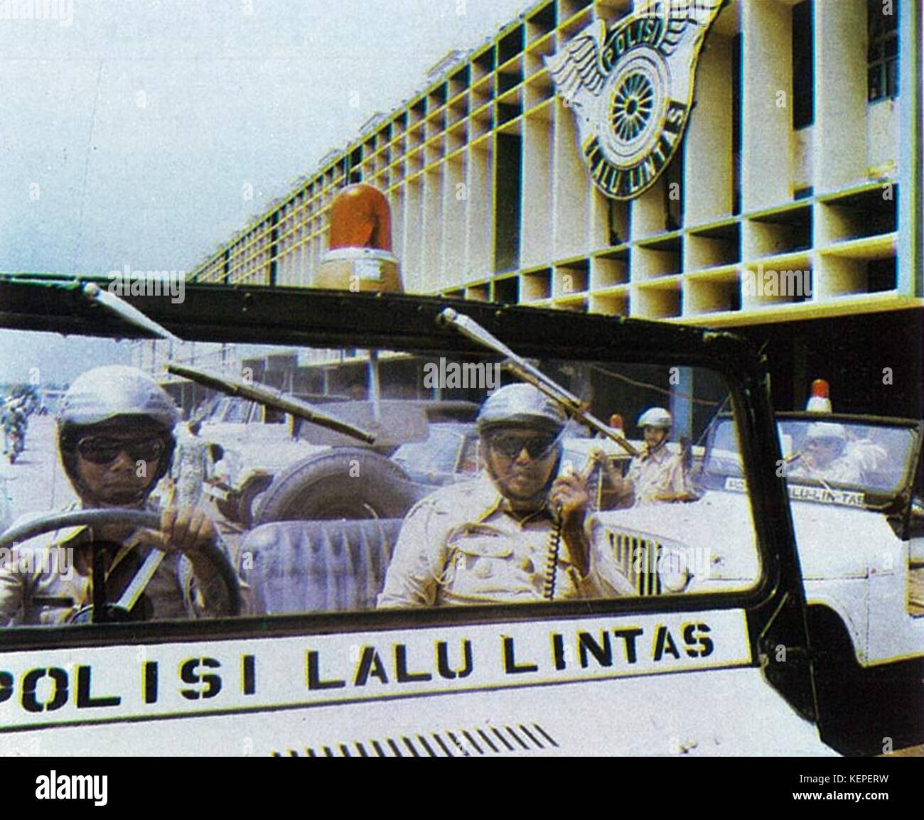 La police indonésienne sur Sekilas Kepolisian patrouille, Lintas Republik Indonesia, p39 Banque D'Images