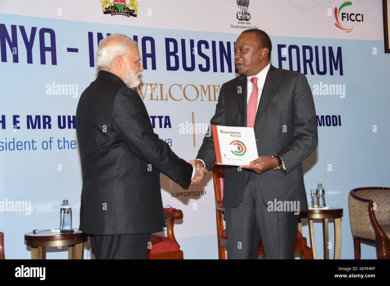 Le président Kenyatta et le Premier Ministre indien Narendra Modi en Inde Kenya Business Forum Banque D'Images