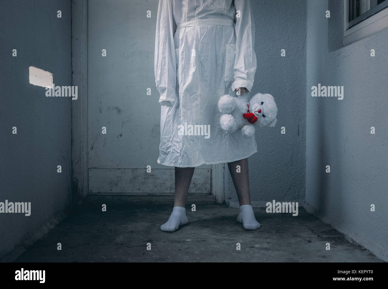 Malades Mentaux girlwith une camisole de force dans un établissement  psychiatrique Photo Stock - Alamy