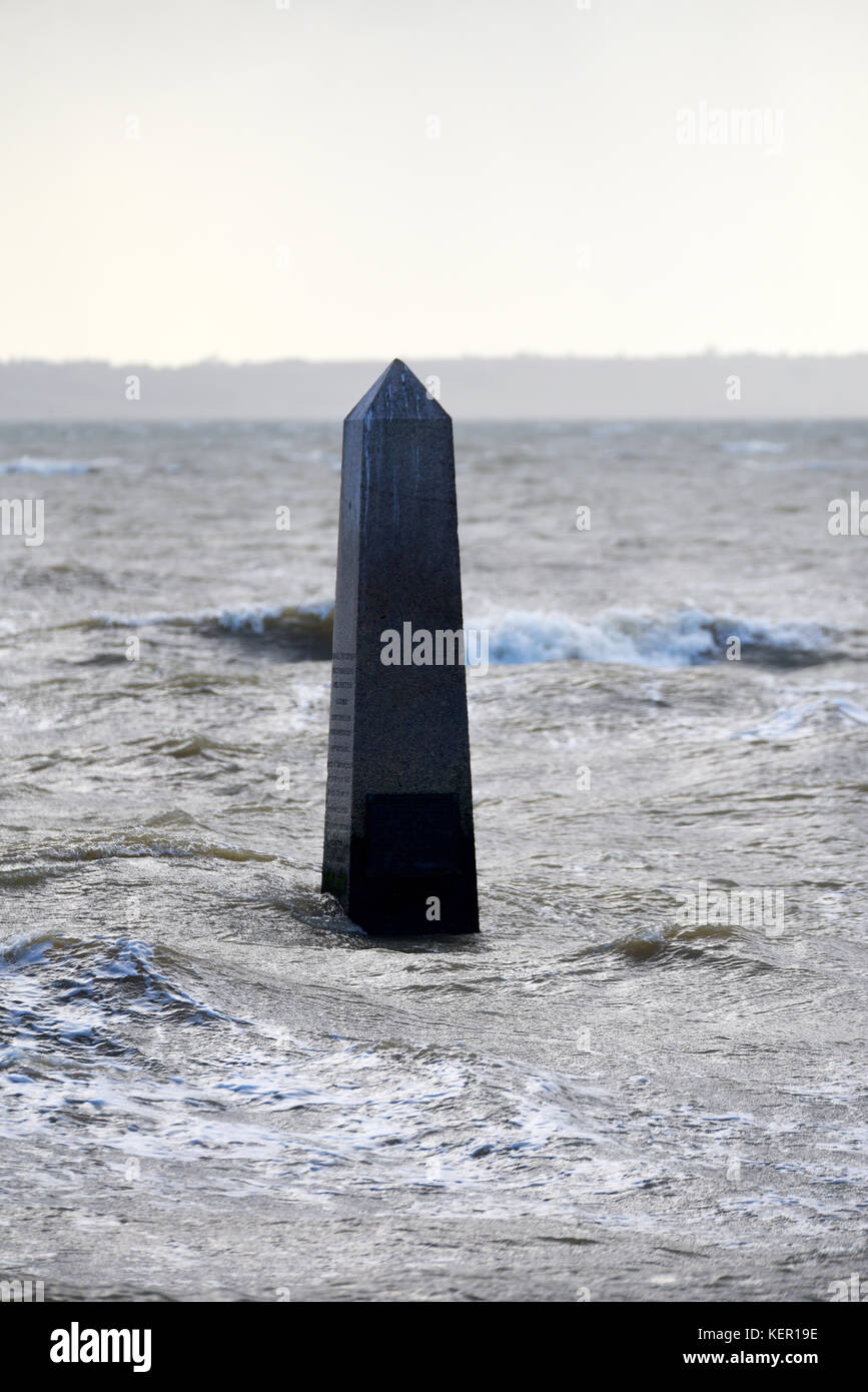 Crowstone à Chalkwell dans les mers agitées pendant la tempête Brian Banque D'Images