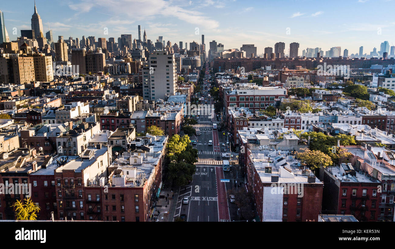 La première Avenue à partir de l'East Village, Manhattan, New York, USA Banque D'Images