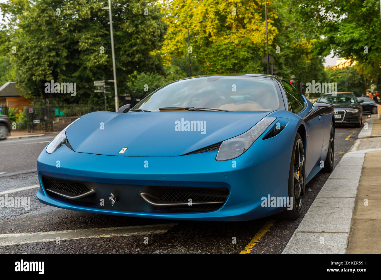Blue Ferrari 458 dans London Street Banque D'Images