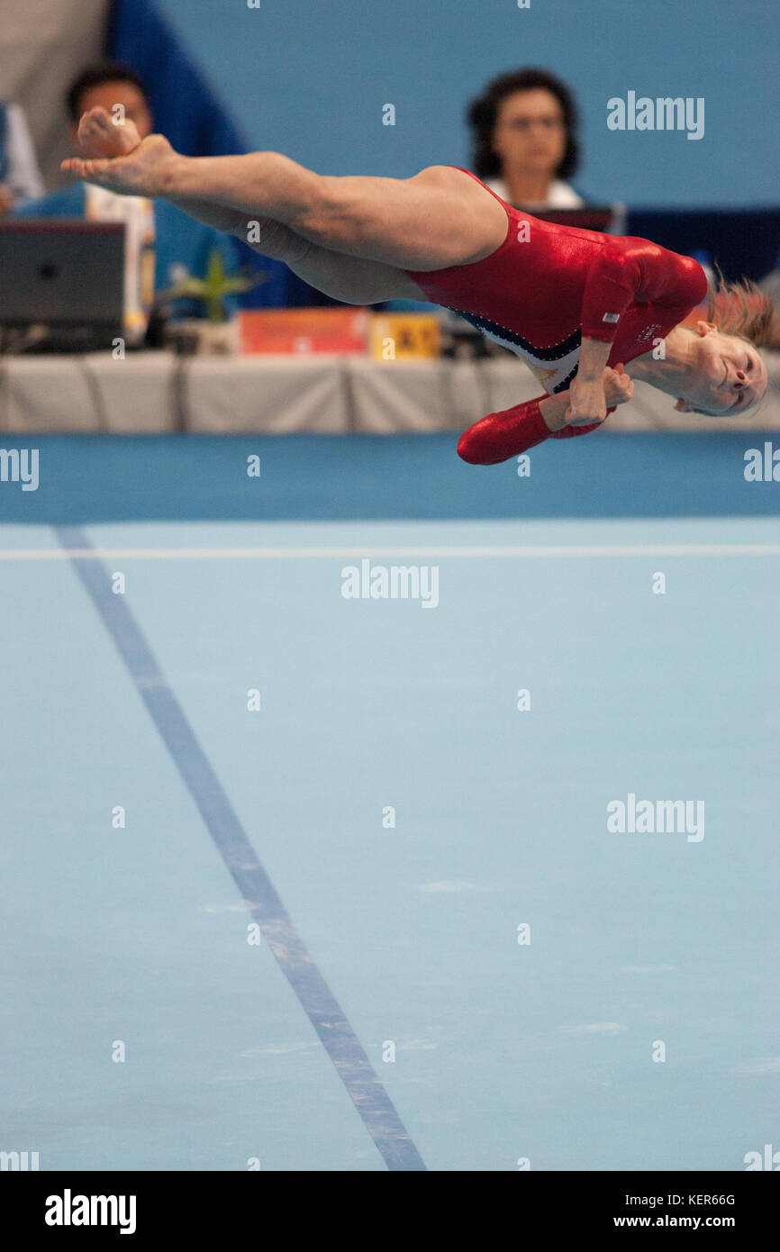 Bridget Sloan (États-Unis) en compétition sur le sol lors de la qualification féminine aux Jeux Olympiques d'été de 2008, Beijing, Chine Banque D'Images
