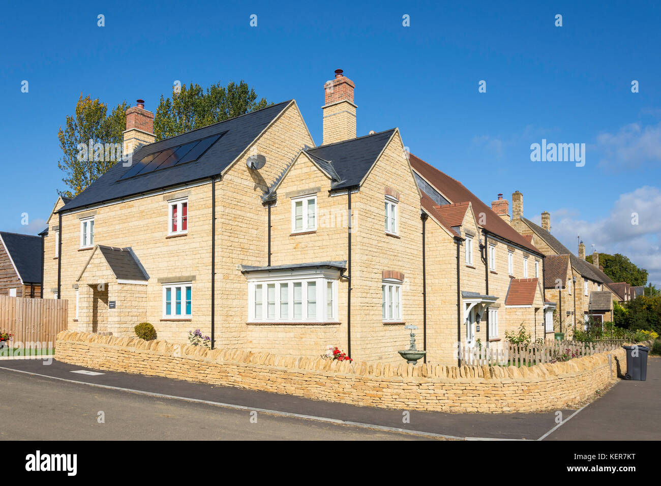 Orchard View chalets, Main Street, Long Compton, Warwickshire, Angleterre, Royaume-Uni Banque D'Images