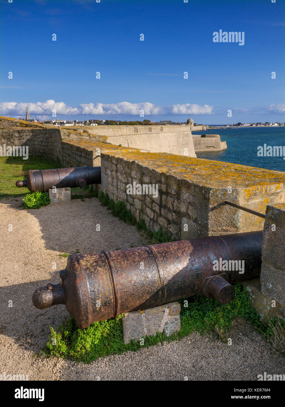 Les canons du fort la citadelle la citadelle / une région côtière en forme d'étoiles historique fort, construit en 1591 à Port-louis, Lorient, Bretagne France Banque D'Images