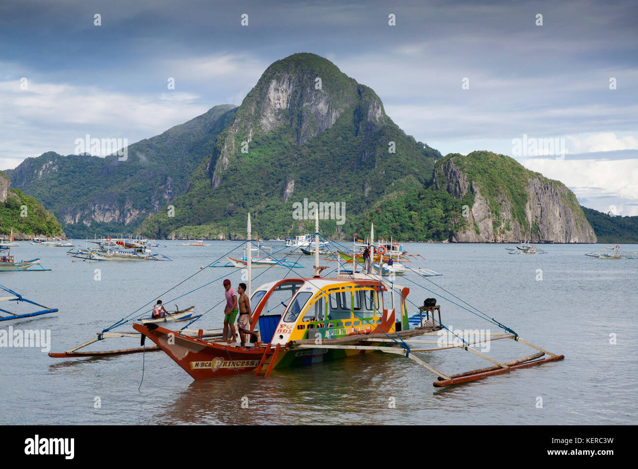 Island hopping des bateaux sur la plage à El Nido, Palawan island Banque D'Images