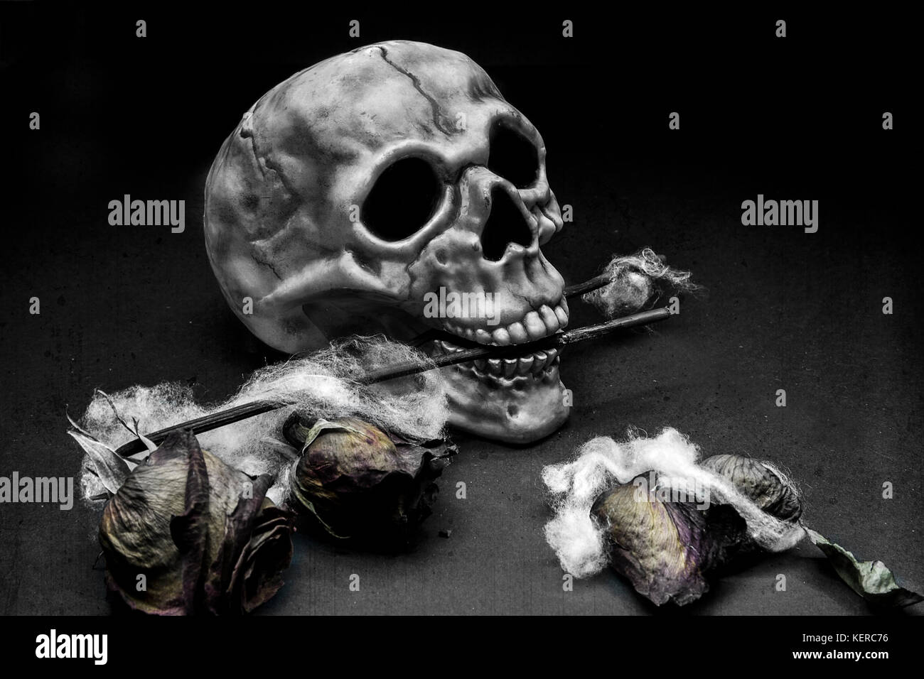 Skull and roses Banque D'Images