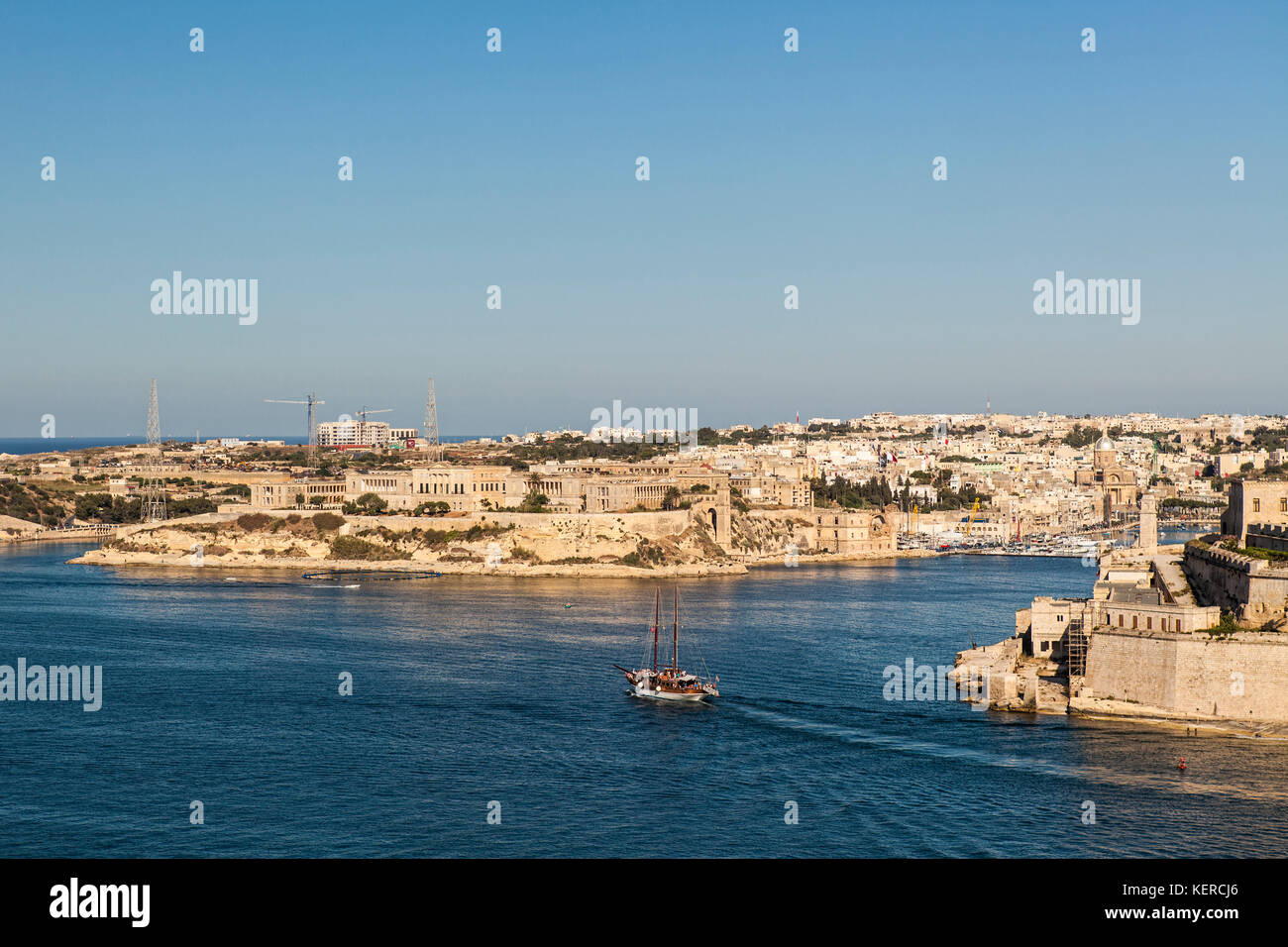 Une goélette de passager dans le saild grand port à Malte Banque D'Images