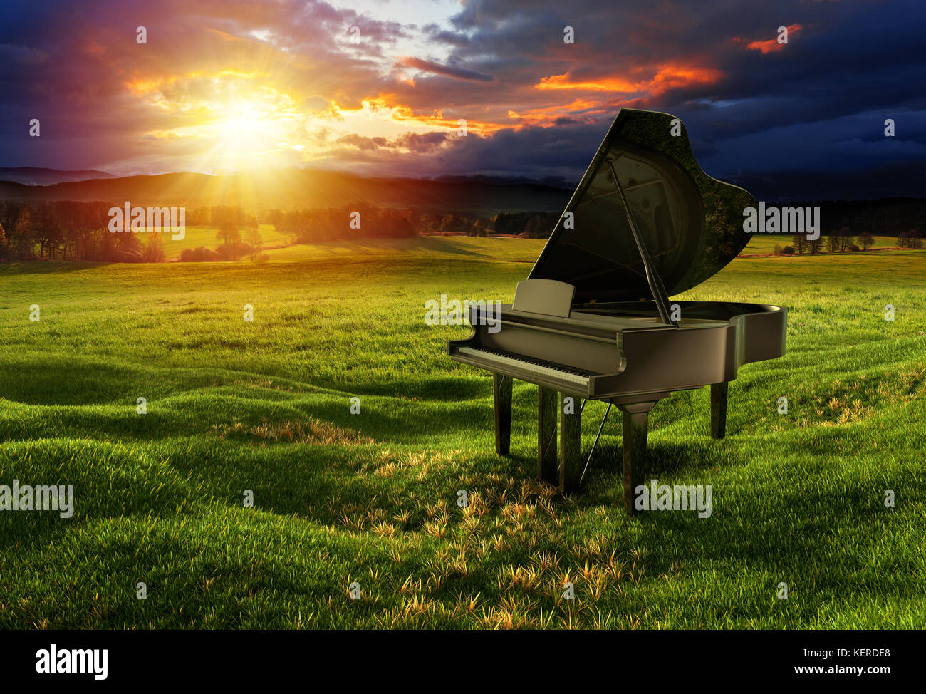 Piano noir brillant sur la prairie sous le ciel dramatique avec des lumières ensoleillées. Montage de photos avec illustration de rendu 3D. Banque D'Images