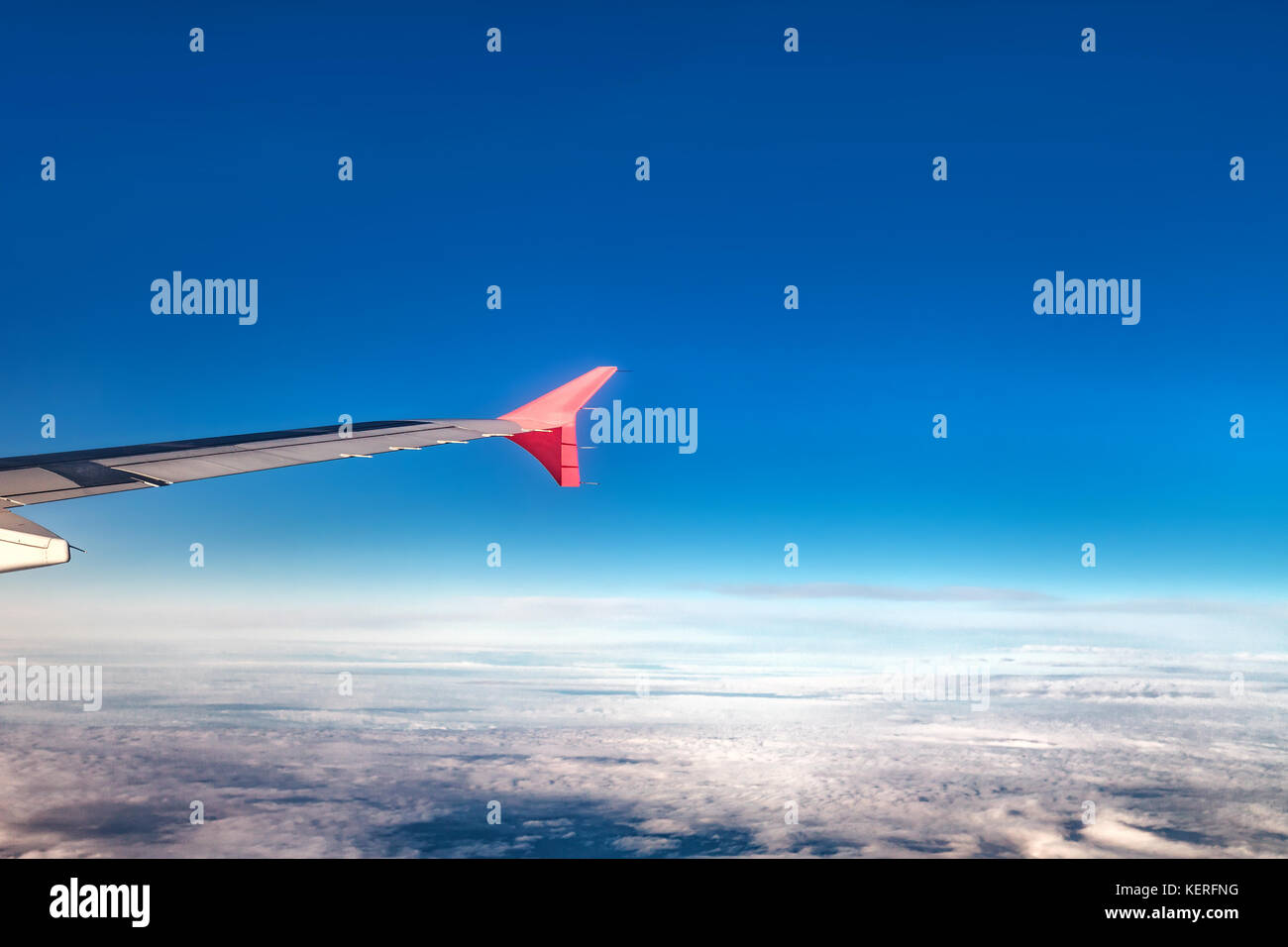 Vol en avion au-dessus des montagnes de Turquie. pure blue sky Banque D'Images