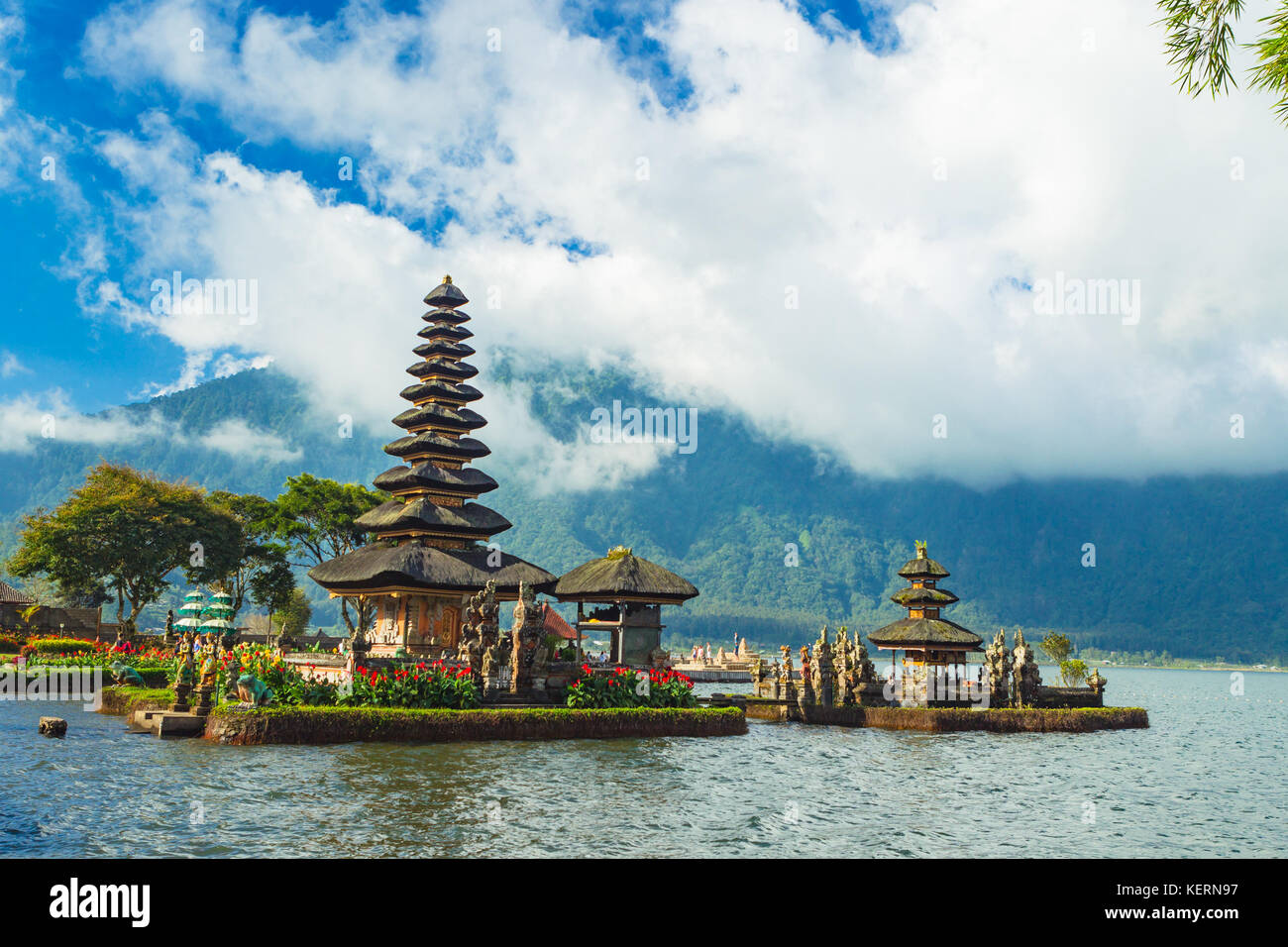 Pura Ulun Danu bratan, temple sur le lac. Bali, Indonésie. Banque D'Images