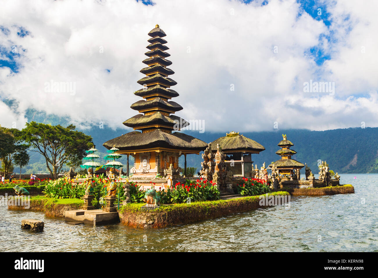 Pura Ulun Danu bratan, temple sur le lac. Bali, Indonésie. Banque D'Images