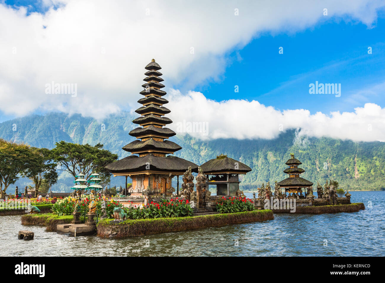 Pura Ulun Danu bratan, temple sur le lac. Bali, Indonésie. Banque D'Images