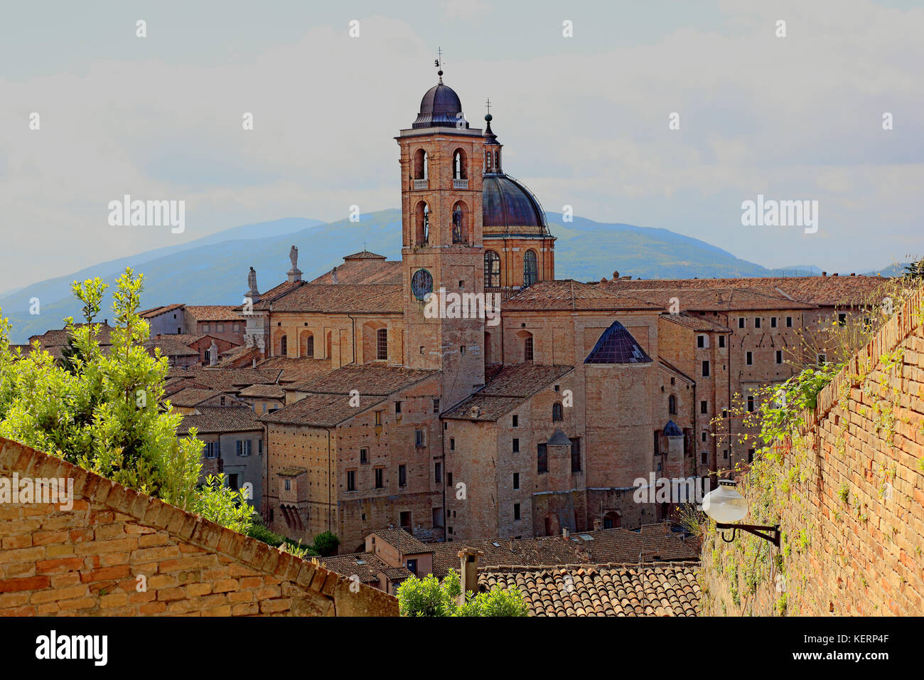 La cathédrale, le Duomo di Urbino, cathédrale Metropolitana di Santa Maria Assunta, Urbino duomo, Marches, Italie Banque D'Images