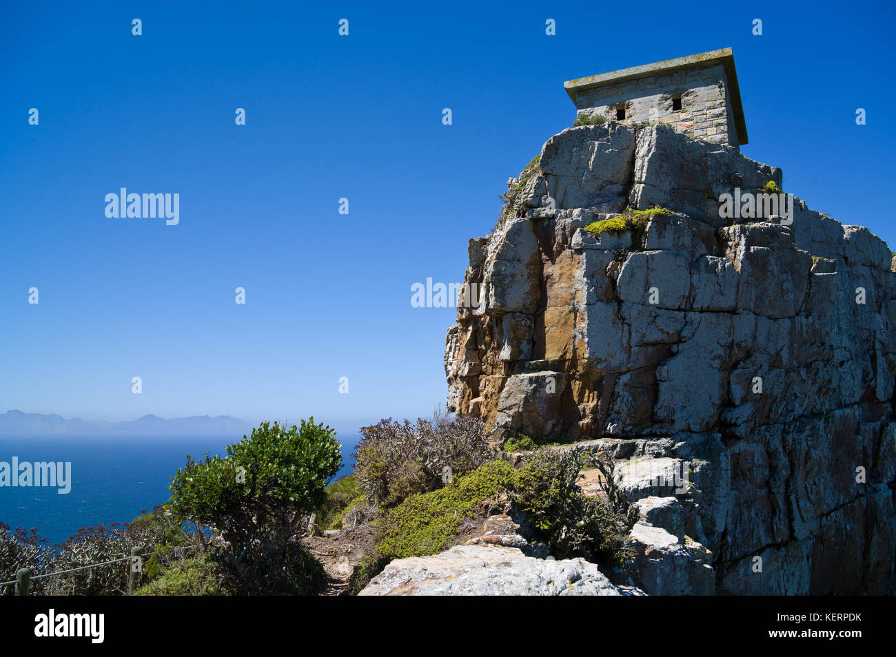 Cape point fait partie de table mountain national park et offre une vue imprenable et l'occasion de randonnée ou d'explorer rencontre de deux océans. Banque D'Images