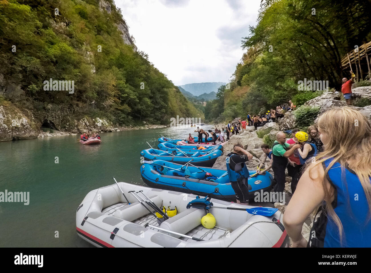 Budva, Monténégro - 20 août 2017 : rafting sur la rivière de montagne tara Banque D'Images