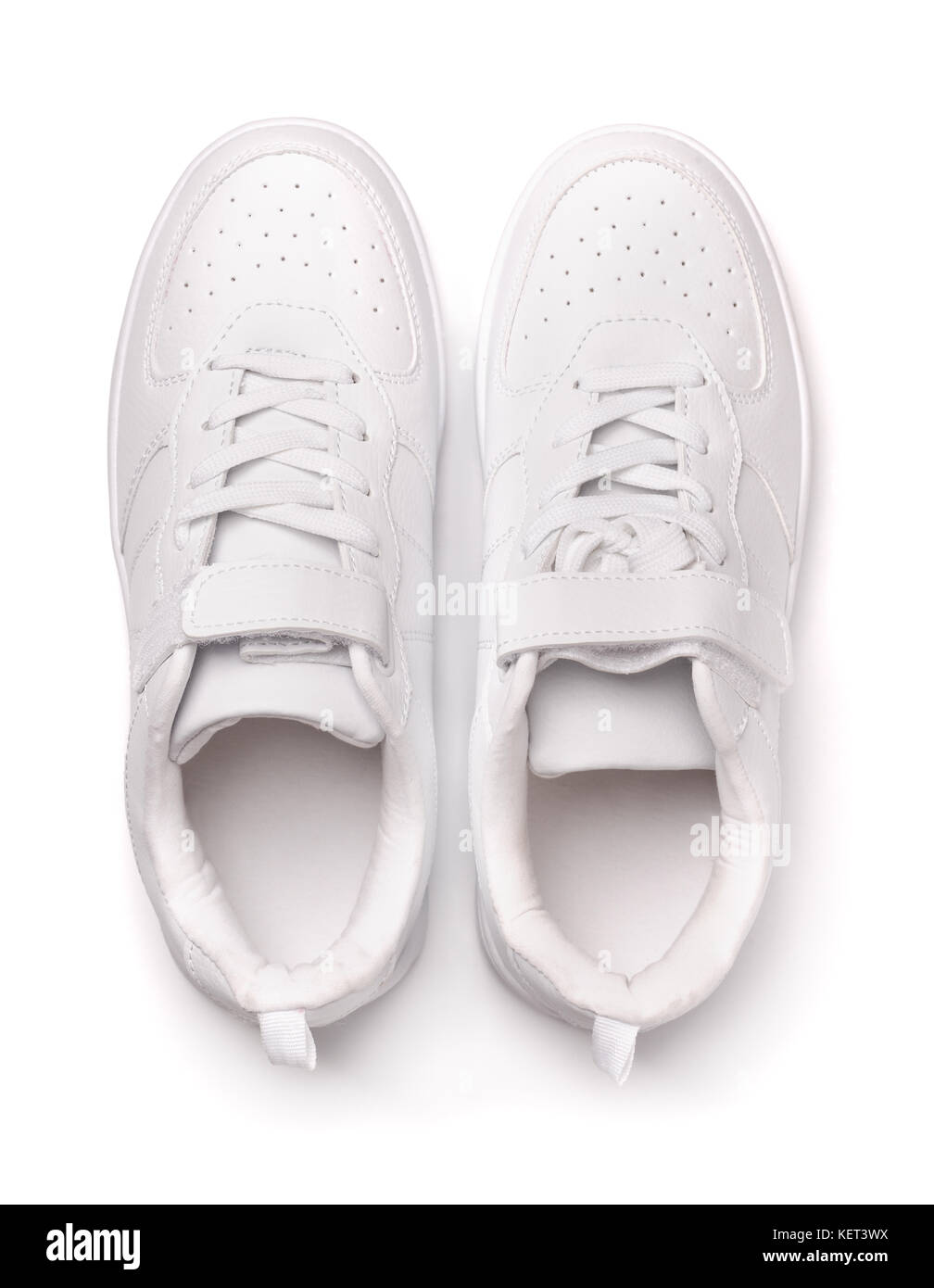 Vue de dessus de chaussures de sport en cuir blanc isolated on white Banque D'Images