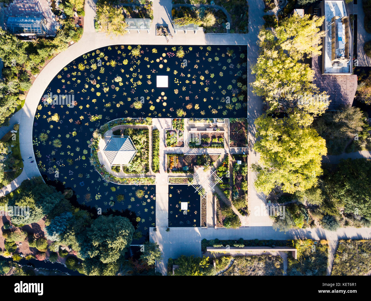 Plantes riches en lac Botanic garden vue aérienne Banque D'Images