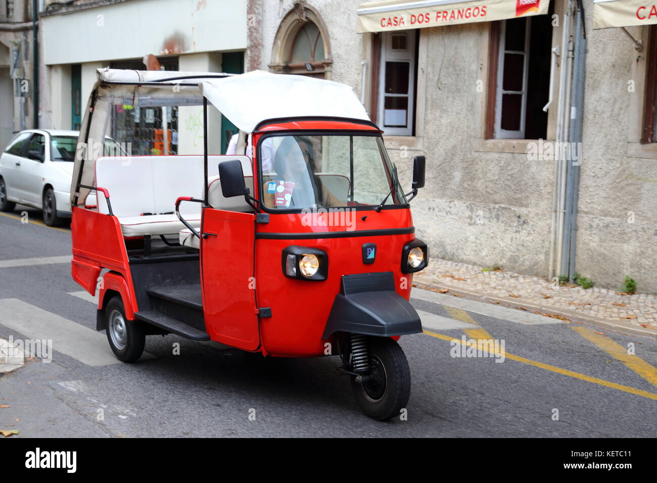 Tuktuks propose des transports et des excursions à Sintra, au Portugal Banque D'Images