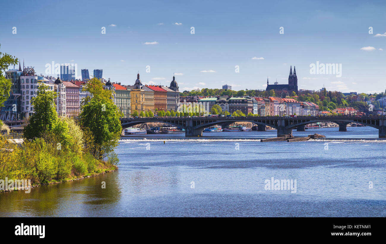 Vue sur la cathédrale saint-Pierre et Paul sur la colline de Vysehrad. Prague, république tchèque Banque D'Images