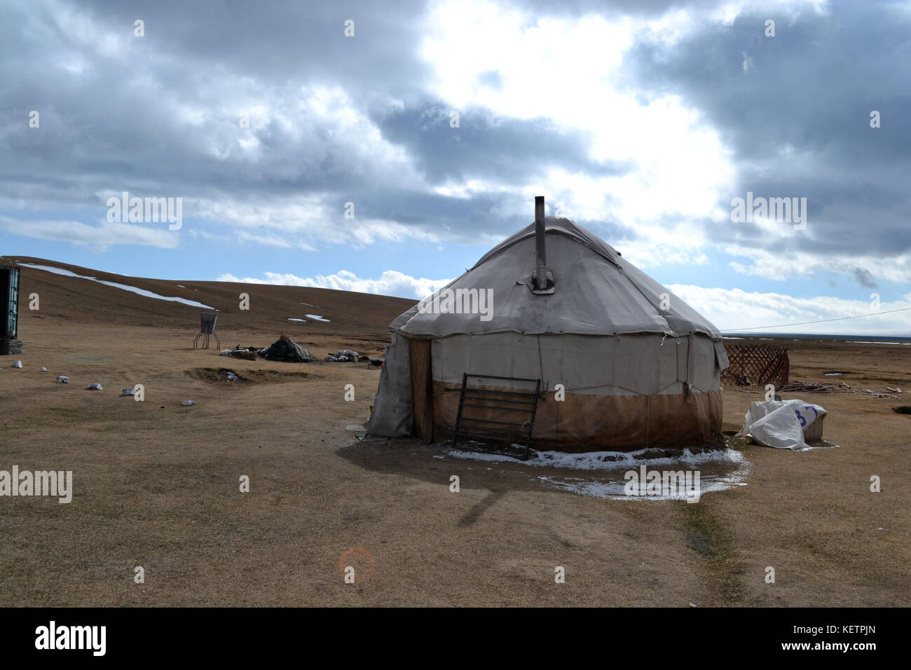 Photos prises lors d'un 3-journée équitation trek au Kirghizistan au lac song kol. Les montagnes, les paysages, les steppes et les chevaux. Banque D'Images