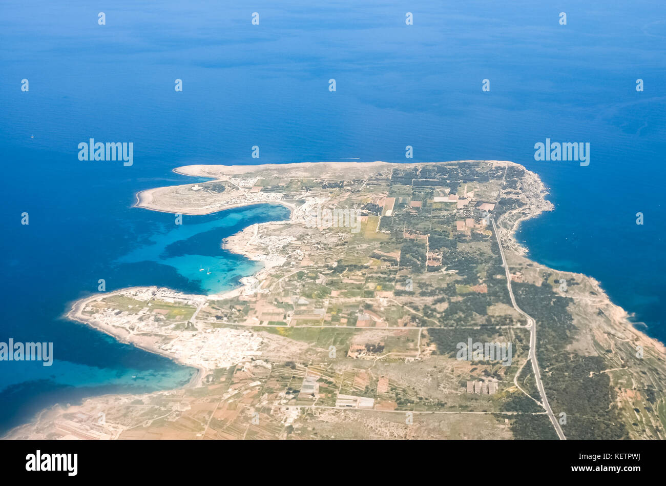 Vue aérienne de Comino avec blue lagoon . l'île de Gozo, à Malte Banque D'Images