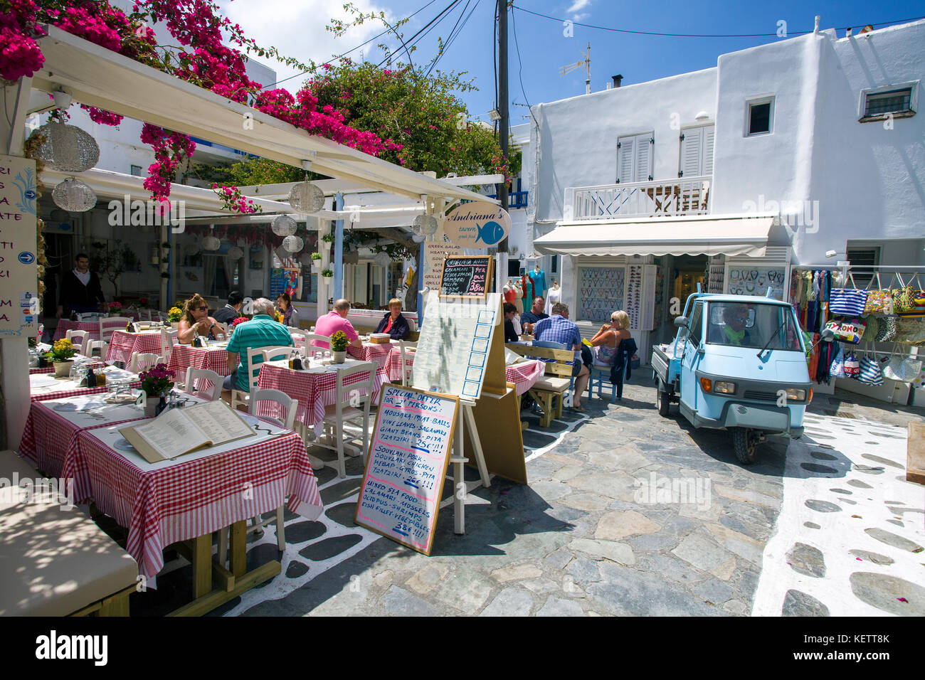 Taverne grecque colorée du mykonos-ville, Mykonos, Grèce Banque D'Images