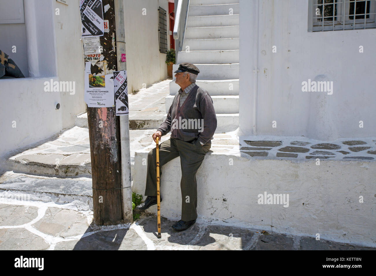 Grec ancien homme assis sur la murale, Mykonos-ville, Mykonos, Grèce Banque D'Images