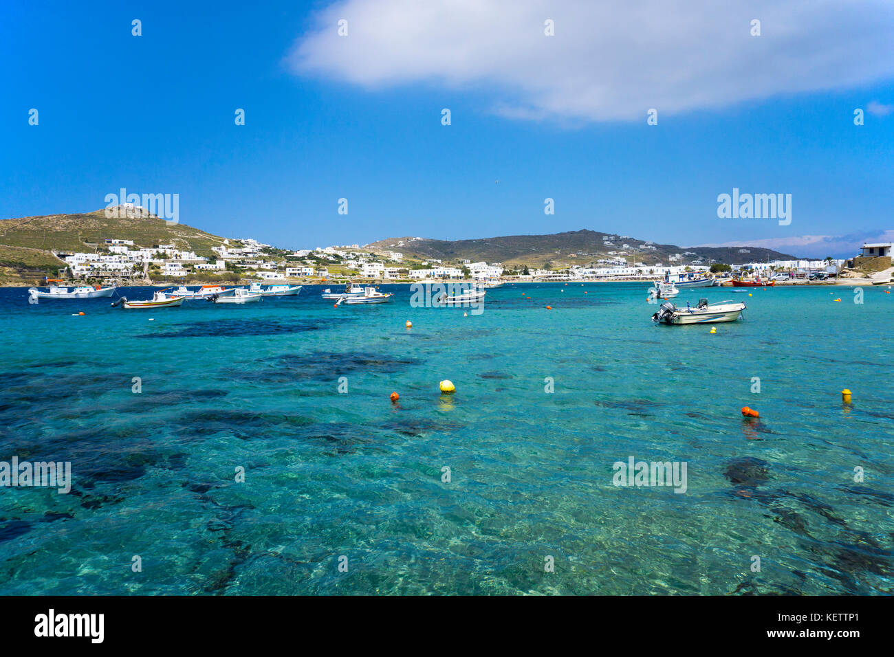 Des bateaux de pêche à la baie d''Ornos, Mykonos, Cyclades, grec Banque D'Images