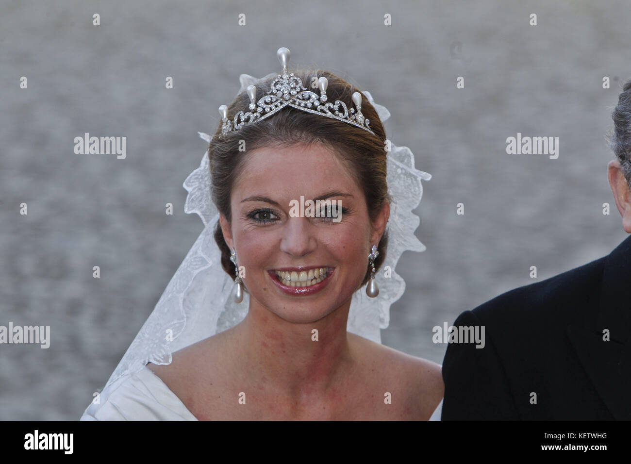 Bruxelles, BELGIQUE - 20 NOVEMBRE: Bernardo Guillermo et son partenaire Eva Prinz-Valdes assiste à la princesse Annemarie Gualtherie van Weezel et au prince Carlos de Bourbon de Parme Royal Wedding à l'Abbaye de la Cambre le 20 novembre 2010 à Bruxelles, Belgique Personnes: Princesse Annemarie transmission Ref: MNCUK1 Hoo-Me.com / MediaPunch Banque D'Images