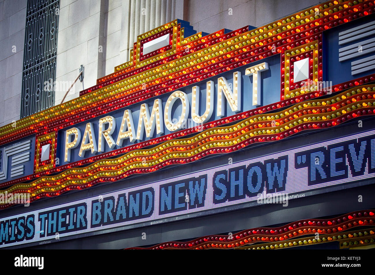 Boston Massachusetts New England North America USA , exterior street sign Paramount Theatre cinema Washington Street Banque D'Images