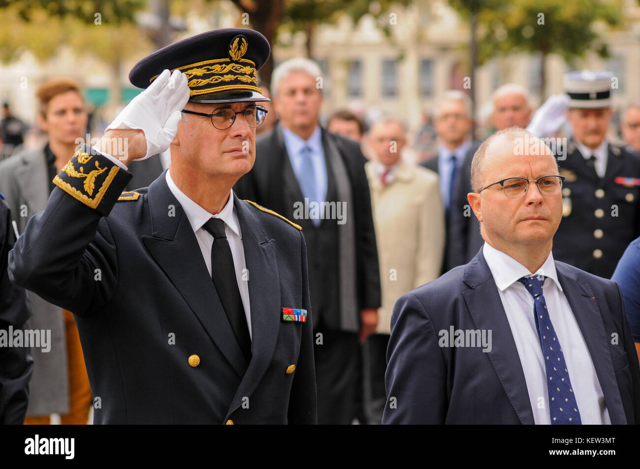 Lyon, France. 23 octobre 2017. Nouvellement nommé Préfet d'Auvergne région Rhône-Alpes, Stéphane Bouillon, est vu à Lyon (Centre-est de la France) le 23 octobre 2017, alors qu'il assiste à une cérémonie de souvenir tenue à l'occasion de sa première apparition publique. Stephane Bouillon, ancien préfet de PACA prend la place de Michel-Henri Comet, récemment licencié par le ministre français de l'intérieur, Gérard Collomb, après le meurtre de deux jeunes femmes à Marseille par un délinquant radicalisé arrêté et libéré par les services de police de Lyon. Crédit : Serge Mouraret/Alamy Live News Banque D'Images