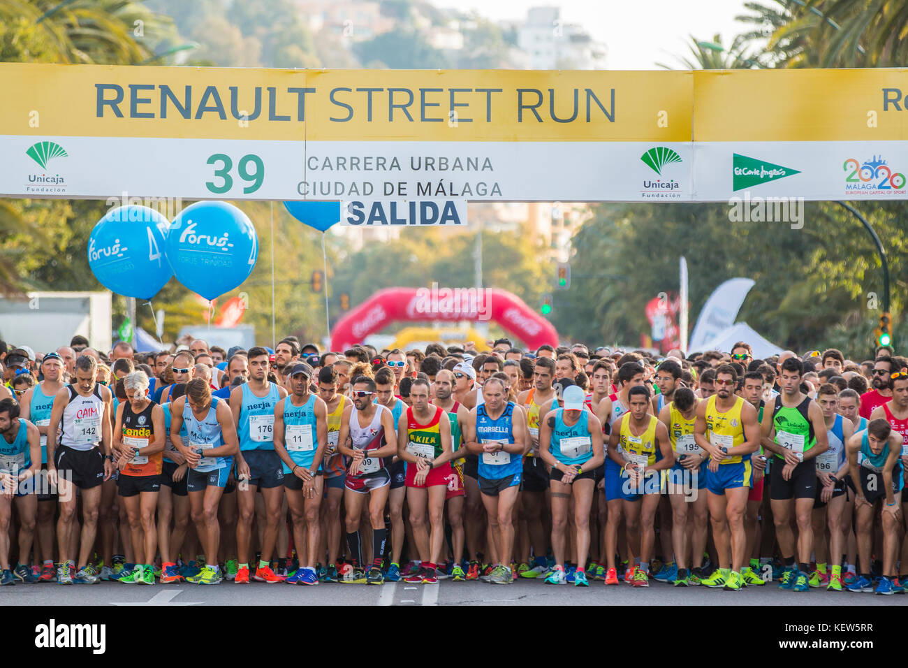 Malaga, Espagne. 22 octobre 2017. Ligne de départ dans '39 Carrera urbana ciudad de Malaga' à Malaga, Espagne le 22 octobre 2017 crédit : Aitormmfoto/Alamy Live News Banque D'Images